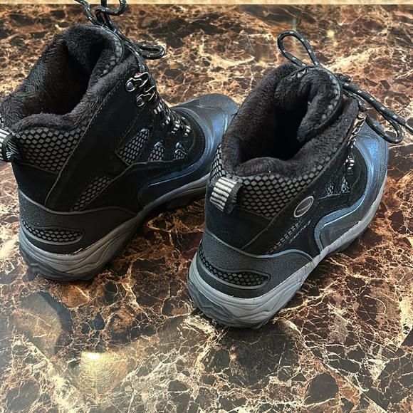 Smiths black snow boots size 7 - Picture 2 of 4